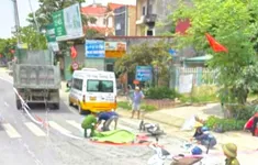 Va chạm xe tải trên đường từ trường về nhà, 2 bà cháu tử vong