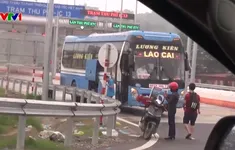Mất an toàn đón trả khách tại nút giao cao tốc Nội Bài - Lào Cai