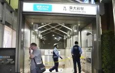 Tấn công bằng dao tại ga tàu điện ngầm Tokyo, hai người bị thương