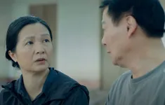 Những chặng đường bụi bặm - Tập 23: Bà Bình nằm ngủ nắm tay chồng nhưng gọi tên người đàn ông khác