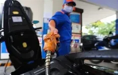 Giá xăng giảm sâu, xuống dưới 19.000 đồng/lít
