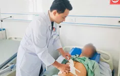 Rối loạn lo âu, mất ngủ dài ngày, bệnh nhân tự đâm thấu bụng nguy kịch