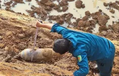 Xử lý vật thể nghi là bom phát hiện khi người dân đào hồ chứa nước