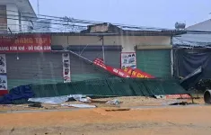 Mưa lớn kèm dông lốc làm hư hỏng hơn 280 ngôi nhà ở Tuyên Quang
