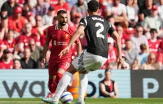 Liverpool và Arsenal chia điểm sau màn rượt đuổi nghẹt thở tại Anfield
