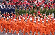 Duyệt đội ngũ, diễu hành quần chúng chào mừng kỷ niệm 70 năm Ngày giải phóng Hải Phòng