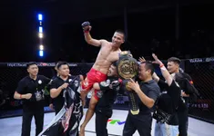 Phạm Công Minh lội ngược dòng, hạ gục Zakhar Dmitrychenka đầy cảm xúc