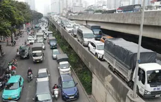 Điều chỉnh tốc độ, hướng di chuyển trên Đại lộ Thăng Long để thi công nút giao Vành đai 3,5