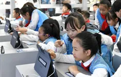 Trung Quốc thúc đẩy giáo dục AI từ sớm, nhưng 'siết' cách dùng: Học sinh không được viết bài bằng chatbot, giáo viên không được nhờ AI dạy thay