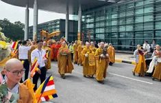 Cung rước xá lợi Phật từ sân bay Nội Bài về chùa Quán Sứ