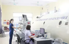 Cứu sống bệnh nhân ngộ độc hơi sơn trong boong tàu kín