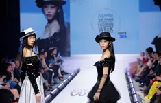 Tuần lễ Thời trang Quốc tế Việt Nam Xuân - Hè 2025 tại Hà Nội: Thảo Nguyễn trình làng 2 thiết kế thanh lịch, cổ điển