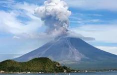 Núi lửa Kanlaon ở Philippines phun trào, tạo cột tro bụi cao 3 km