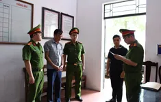 Bắt khẩn cấp Chủ tịch UBND xã Thạch Khoán (Phú Thọ)