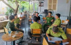 Huế: Mang chim đến quán cà phê phải có giấy tờ hợp pháp