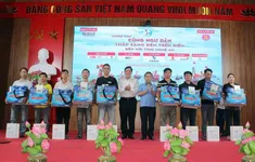 Nghệ An: Lan toả chương trình “Cùng ngư dân thắp sáng đèn trên biển”