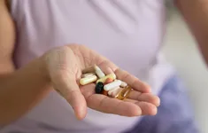 Nên ngưng uống thuốc phẩm chức năng trước nâng ngực bao lâu