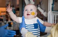 Bệnh nhân đầu tiên được điều trị bệnh hiếm bằng chỉnh sửa gene cá nhân hóa