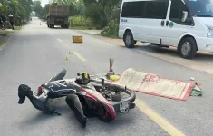 Quảng Bình: Xe máy va chạm với 2 ô tô, một người thiệt mạng