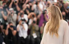 Jennifer Lawrence cảm thấy "như người ngoài hành tinh" khi mới làm mẹ