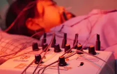 Liệt mặt do thời tiết lạnh đột ngột: Không chỉ là chuyện của người lớn tuổi