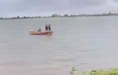 Tìm thấy thi thể 2 mẹ con bị đuối nước trên sông Hồng ở Thái Bình