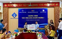 Công đoàn Đài THVN tiếp sức cho học sinh nghèo tỉnh Ninh Bình với chương trình “Máy tính cùng em đến trường”