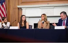 Tổng thống Trump ký ban hành đạo luật cấm phát tán hình ảnh nhạy cảm