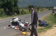 Đi ngược chiều, xe máy tông mô tô CSGT, 2 người bị thương