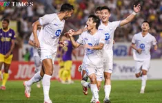 V.League 2024/25: Căng như dây đàn ở 2 đầu "thái cực"