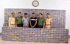 Nghệ An: Bắt giữ 2 đối tượng dùng ô tô vận chuyển 1,5 tấn pháo nổ trái phép