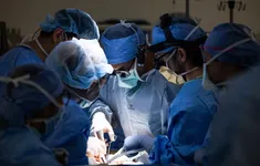 Lần đầu tiên ghép thành công bàng quang cho người