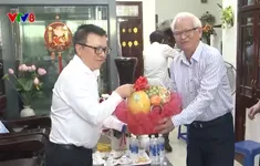 Lãnh đạo Báo Nhân dân thăm, tặng quà các nhà báo lão thành