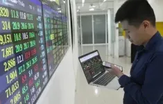 VN-Index vượt ngưỡng 1.320 điểm