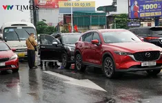 Hà Nội: Tai nạn liên hoàn giữa 3 ô tô trên cầu vượt Trần Duy Hưng - Nguyễn Chí Thanh