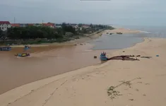 Cửa sông cạn, ngư dân Quảng Bình lao đao