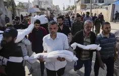 Viện trợ chưa được phân phát, Israel tiếp tục không kích Gaza khiến ít nhất 82 người thiệt mạng