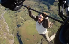 Kế hoạch trăm năm của Tom Cruise