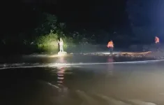 Nỗ lực tìm kiếm nạn nhân mất tích do lũ cuốn ở Quảng Ninh
