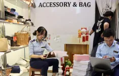 Đà Nẵng: Hàng loạt cửa hàng thời trang "nhái" ngang nhiên bày bán trên phố du lịch