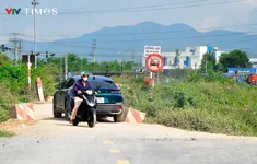 Nghệ An: Dự án đường 750 tỷ đồng dở dang, người đi đường phó mặc ‘tử thần’ qua đường ngang