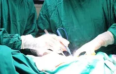 Thủng tâm thất trái - ca mổ sinh tử giành lại sự sống trong gang tấc