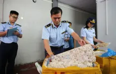 Quảng Ninh xử lý 43 vụ trong tuần cao điểm chống hàng lậu, hàng giả, tiêu hủy hàng nghìn sản phẩm