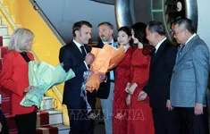 Tổng thống Pháp Emmanuel Macron và Phu nhân đến Hà Nội, bắt đầu thăm cấp Nhà nước tới Việt Nam