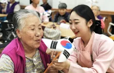 Người cao tuổi ở Hàn Quốc xoay xở với việc làm
