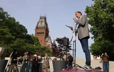Đại học Harvard ủng hộ sinh viên quốc tế