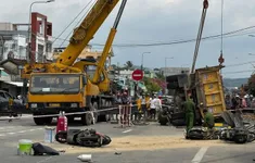 Thêm 1 nạn nhân tử vong trong vụ xe tải đâm xe máy và lao vào nhà dân ở Quảng Ngãi