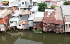 Di dời nhà ven kênh rạch ở TP Hồ Chí Minh gặp khó vì giấy tờ mua bán viết tay