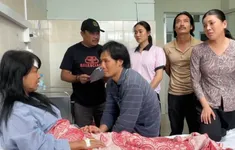 Hậu trường “Mẹ biển”: Cảnh bà Hậu nhận ra con khiến ai cũng khóc