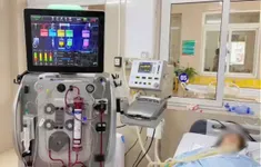 Lọc máu liên tục cứu sống bé gái suy đa tạng sau đuối nước